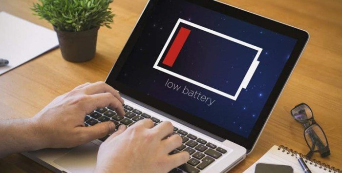 Cara mengganti baterai laptop yang sudah lemah terbaru