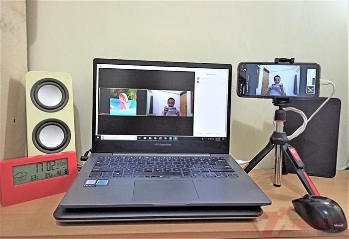 Laptop dengan kamera web berkualitas tinggi