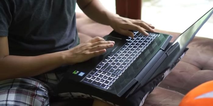 Cara merawat engsel laptop agar tidak mudah rusak terbaru